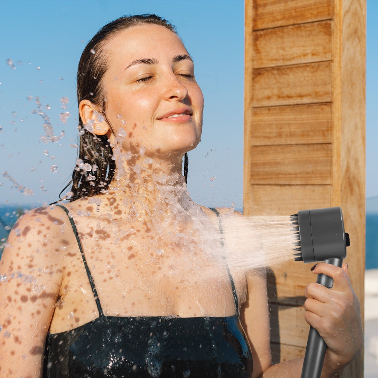 Portable Camping Shower – 6000mAh Rechargeable Pump, IPX7 Waterproof, Filtered Shower Head & 5.3‑Gallon Foldable Bucket
